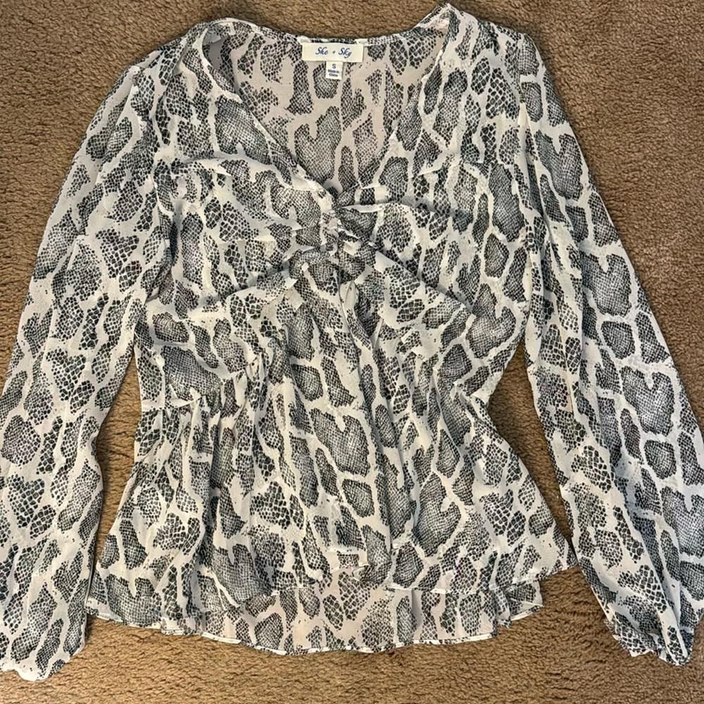 Printed flowy top